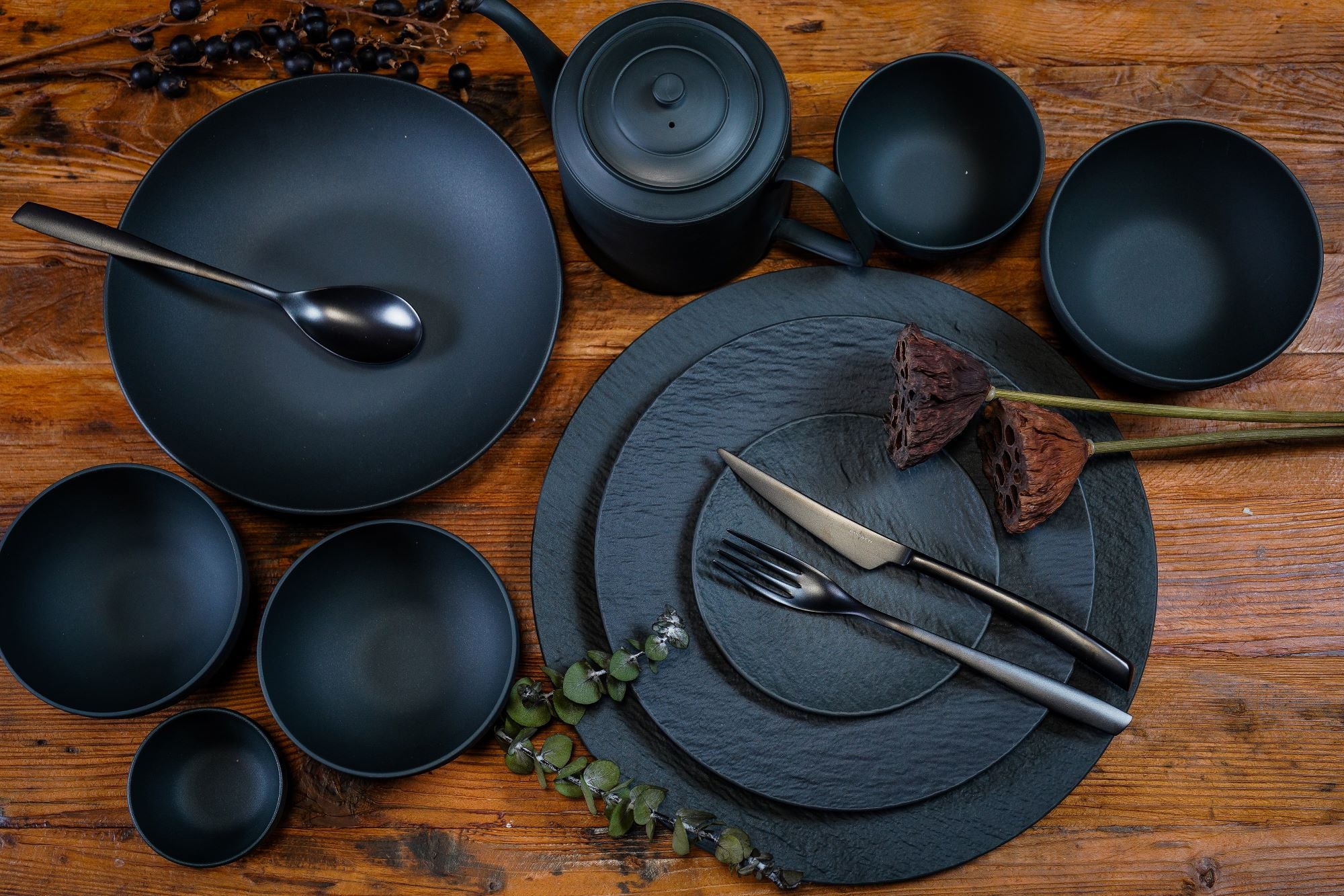 スタイリッシュな黒のアイテムで理想の空間を – BLACK KITCHEN 8196